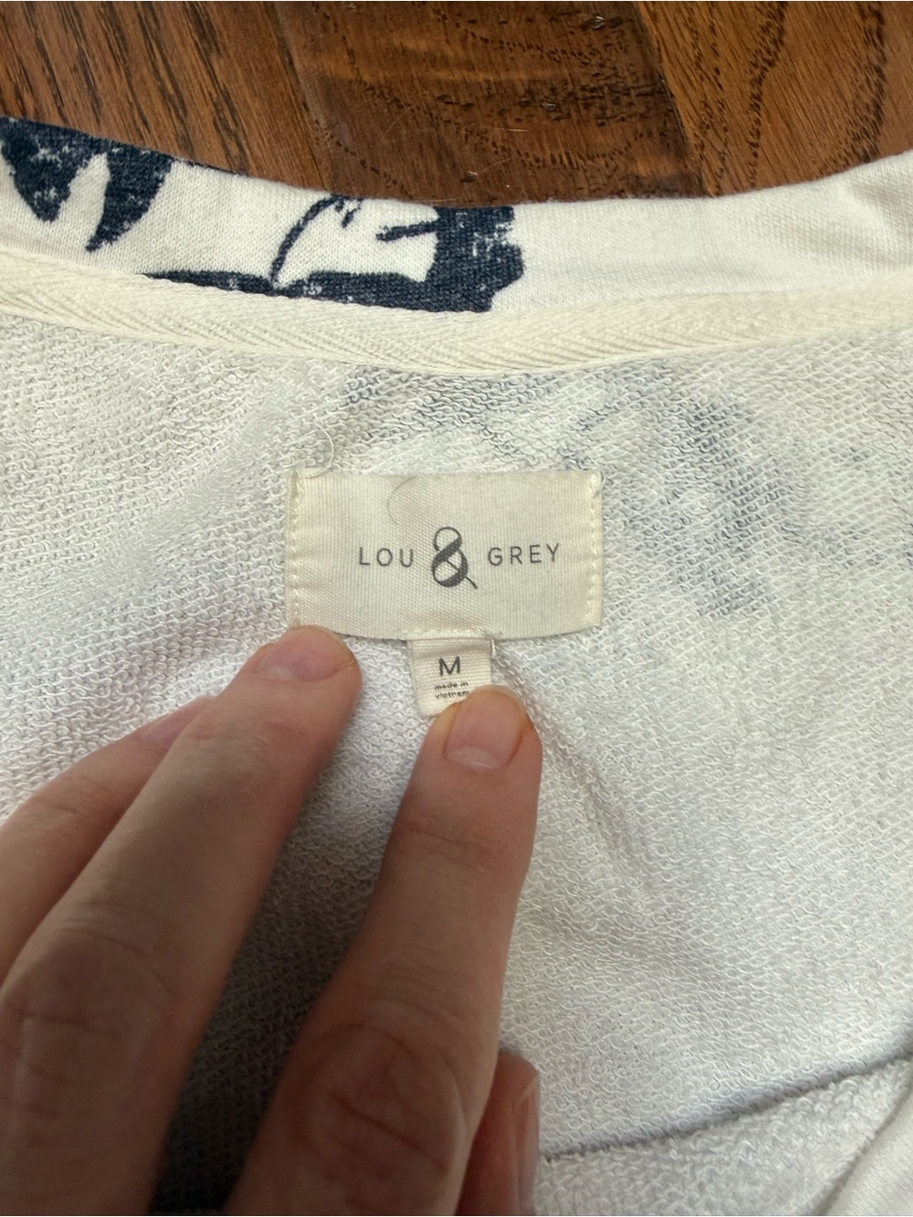 Lou & Grey Loft White Top with Navy Lobster Detail Medium Athleisure Set - Picture 4 of 5